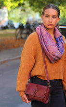 Ladda upp bild till gallerivisning, Axelremsväska / Sling bag  MARY