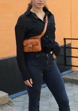 Ladda upp bild till gallerivisning, Bumbag LOVI
